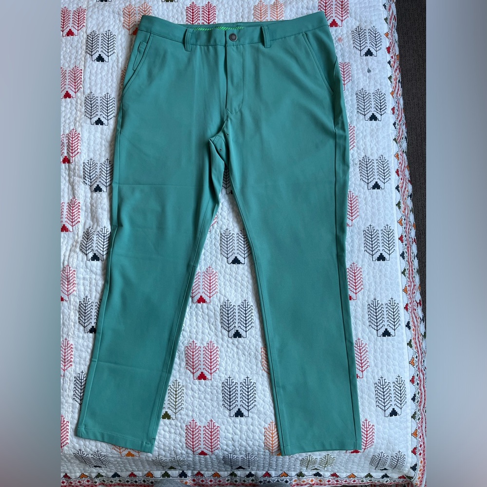 Bonobos Highland Your Golf Pants in Duck Scotch Egg. 35 x 30. Slim Taper